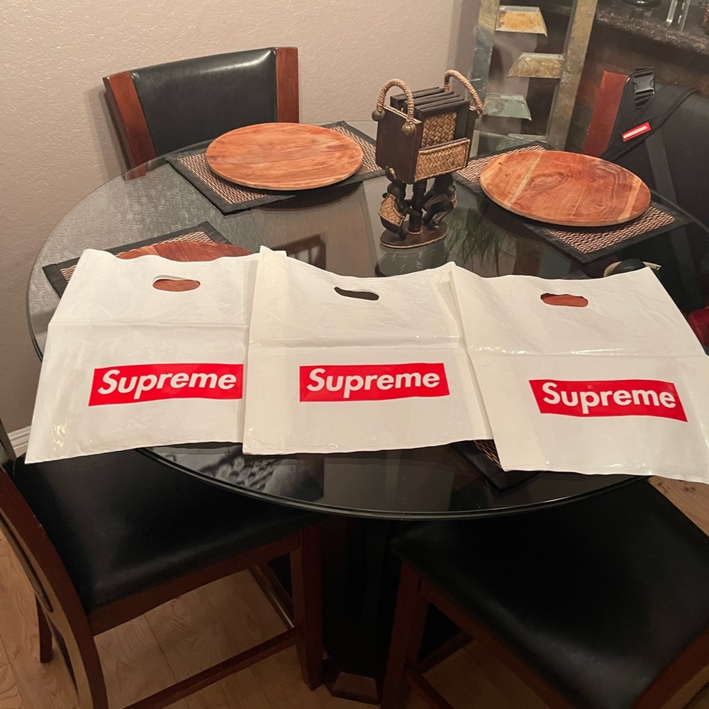 Supreme Store Bags - Picture 5 of 7